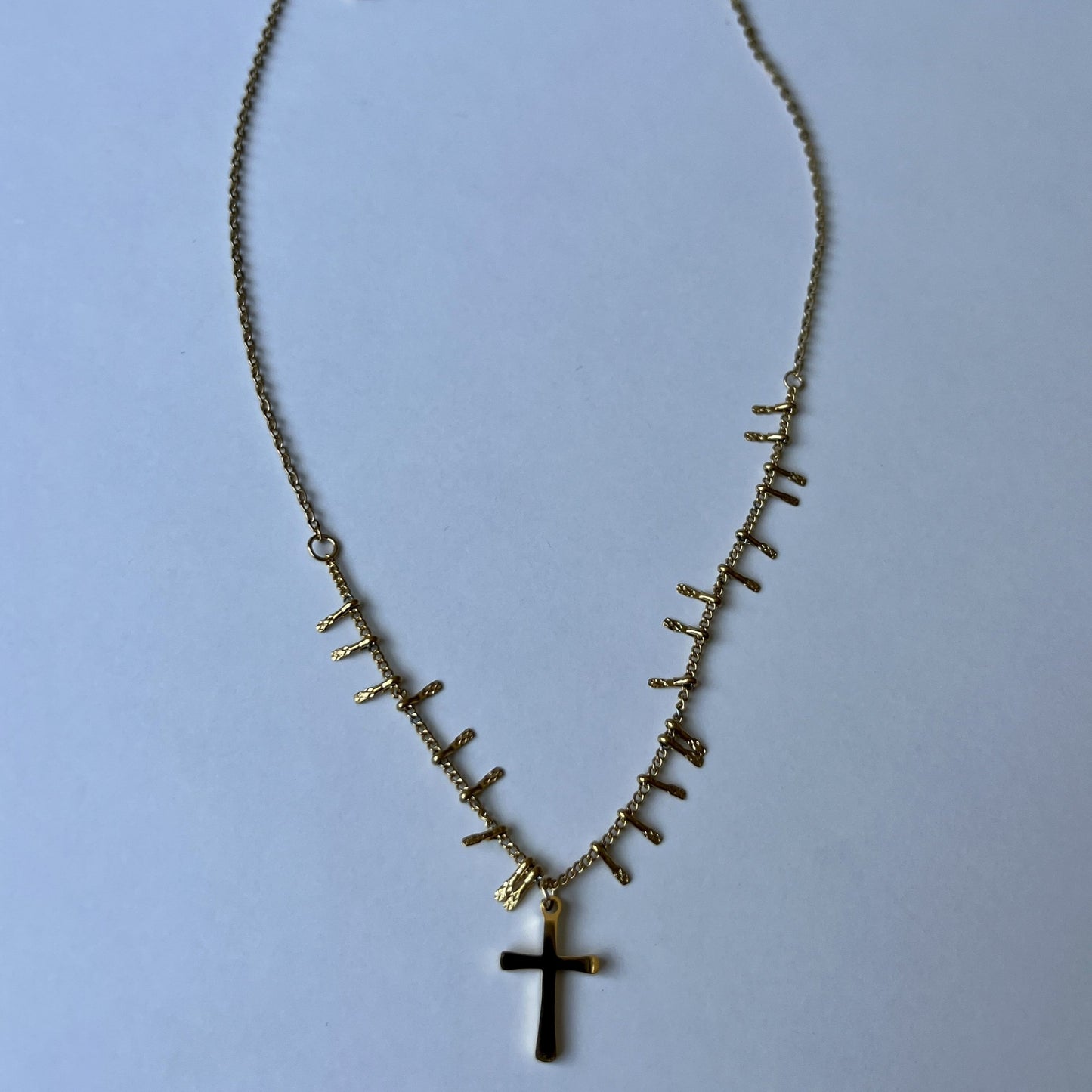 Collar Cruz rafagas dorado