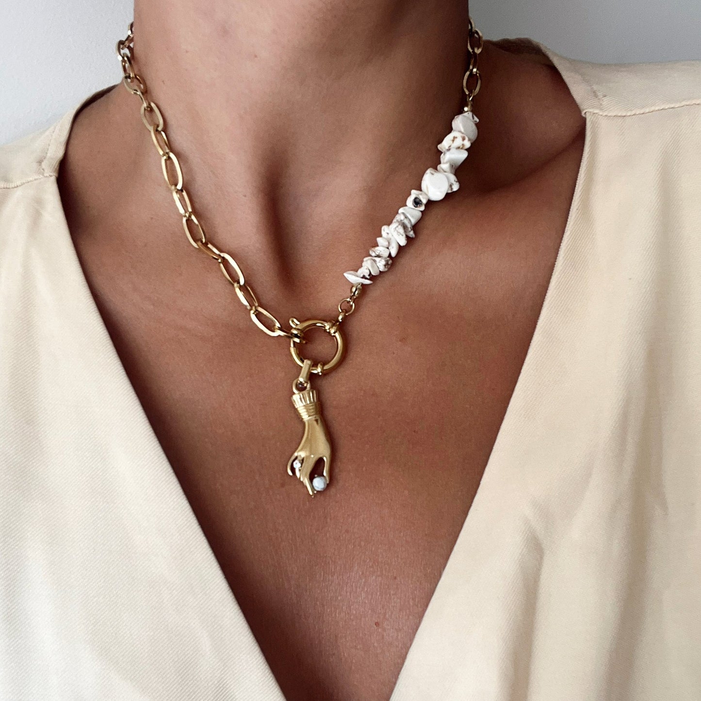 Collar mano V2
