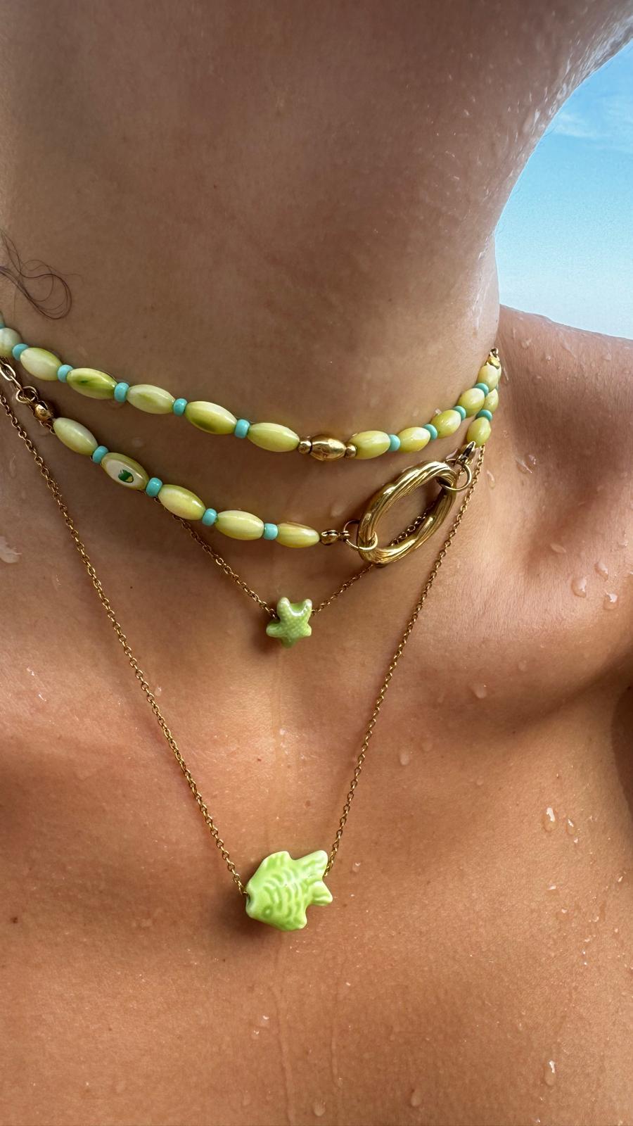 collar largo verde