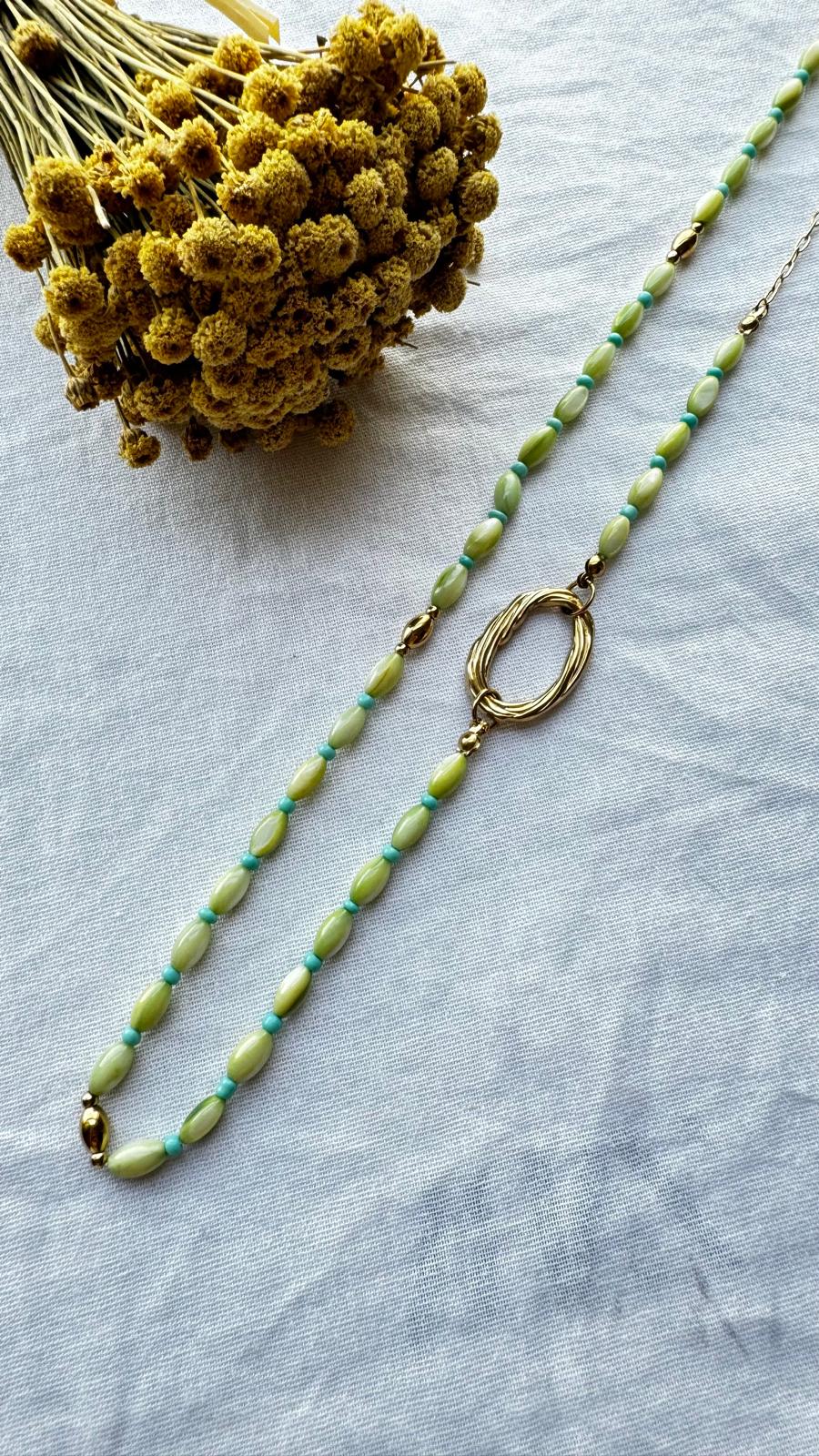 collar largo verde